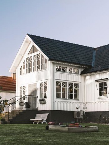 Outline aluminiumfönster med allmoge